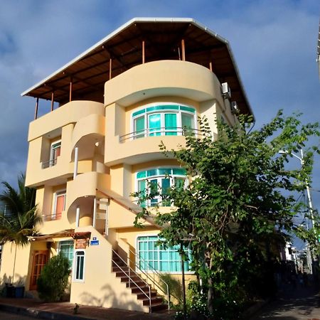 Ariana'S Galapagos Hostal Puerto Ayora  Esterno foto