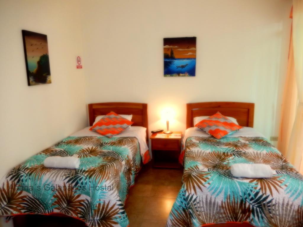 Ariana'S Galapagos Hostal Puerto Ayora  Esterno foto